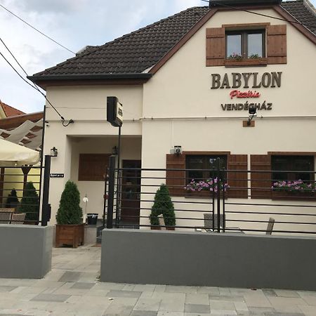 Babylon Pizzeria Vendeghaz Hotel Miskolc Exterior photo